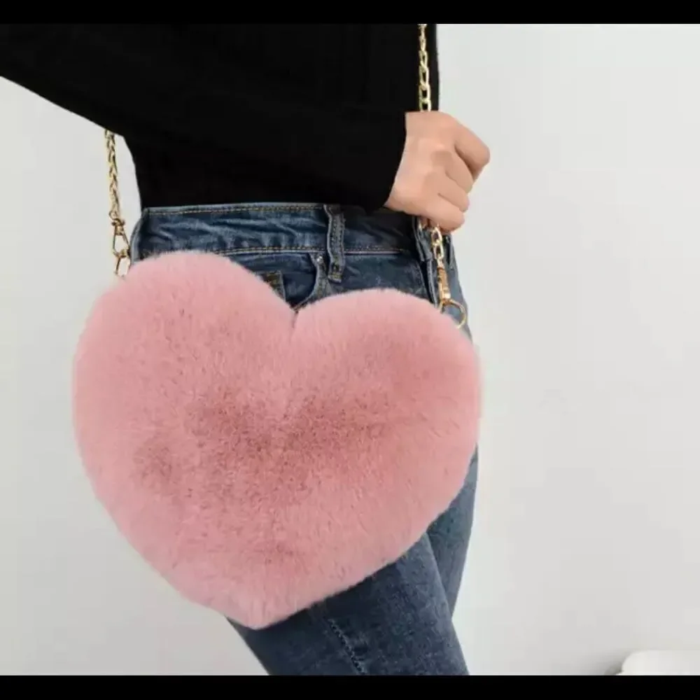 ‎PLUSH HEART SHAPED BAG WITH GOLDTONE CHAIN